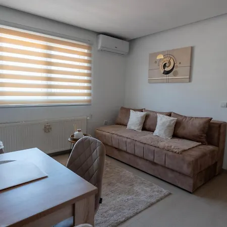 Kolonja アパート アランジェロヴァツ