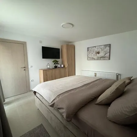 アパート Kolonja