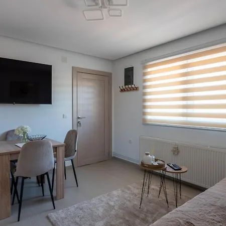 Kolonja Apartment *